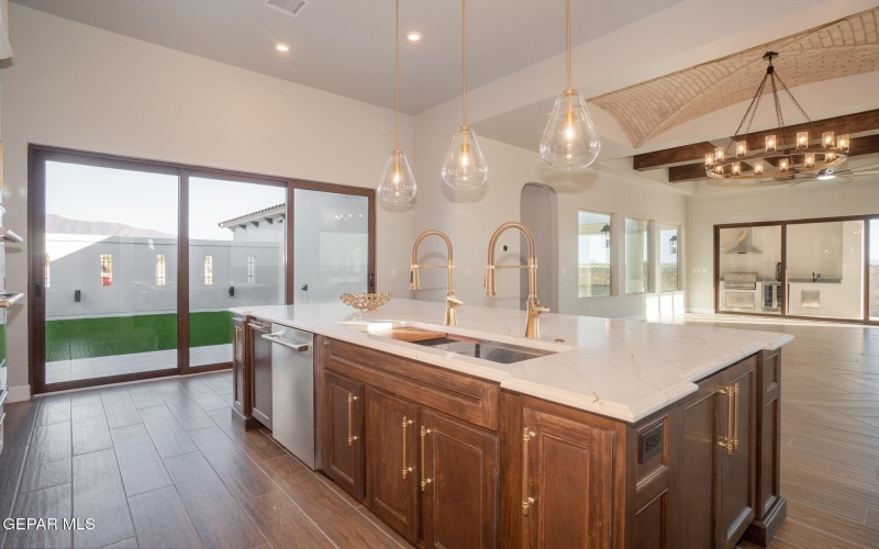 300 RIO DEL RANCHO Court, El Paso, TX 79932, 4 Habitaciones Habitaciones , ,1 BañoBaños,Residential,En Venta,300 RIO DEL RANCHO Court,0,933036