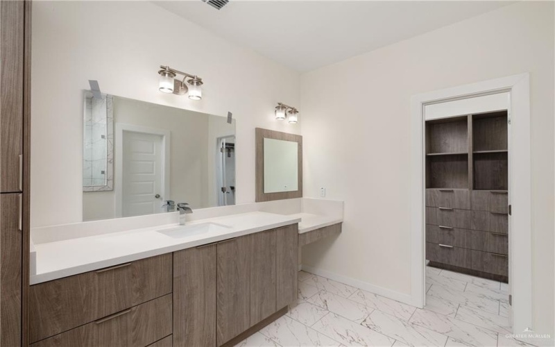 230 W Longoria Drive, Pharr, TX 78577, 3 Bedrooms Bedrooms, ,2 BathroomsBathrooms,Residential,For Sale,230 W Longoria Drive,0,485958