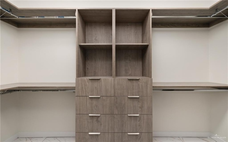 230 W Longoria Drive, Pharr, TX 78577, 3 Bedrooms Bedrooms, ,2 BathroomsBathrooms,Residential,For Sale,230 W Longoria Drive,0,485958