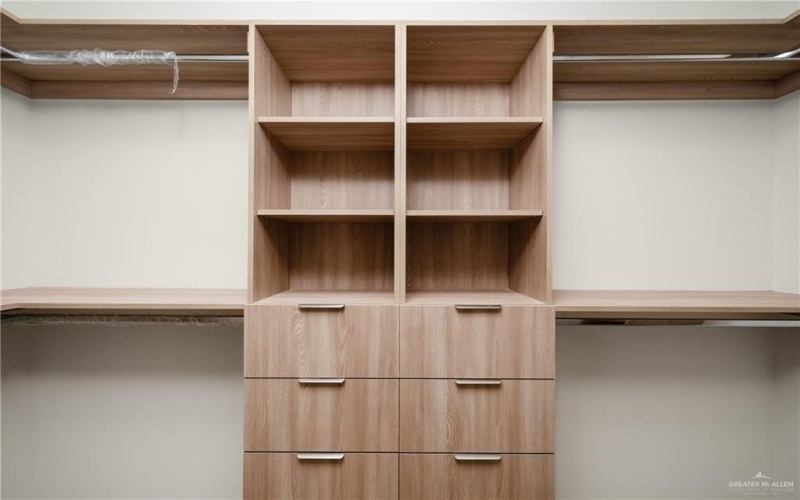 232 W Longoria Drive, Pharr, TX 78577, 3 Bedrooms Bedrooms, ,2 BathroomsBathrooms,Residential,For Sale,232 W Longoria Drive,0,485963