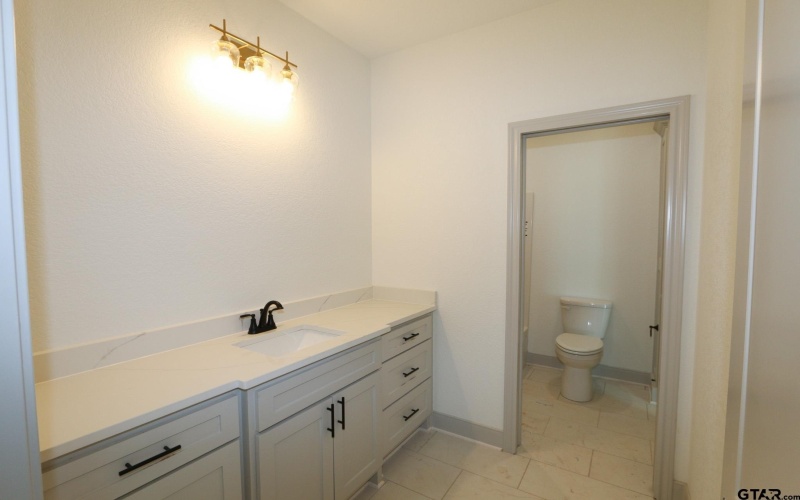 14121 Lexi Court, Tyler, TX 75703, 4 Bedrooms Bedrooms, ,2 BathroomsBathrooms,Residential,For Sale,14121 Lexi Court,0,25016046