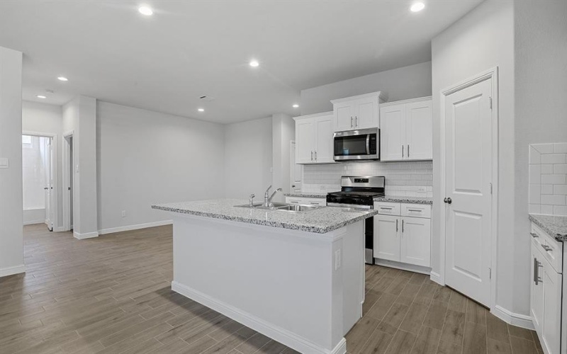 17728 REVERIE Road, Burleson, TX 76028, 5 Habitaciones Habitaciones , ,3 BañosBaños,Residential,En Venta,17728 REVERIE Road,0,21101320