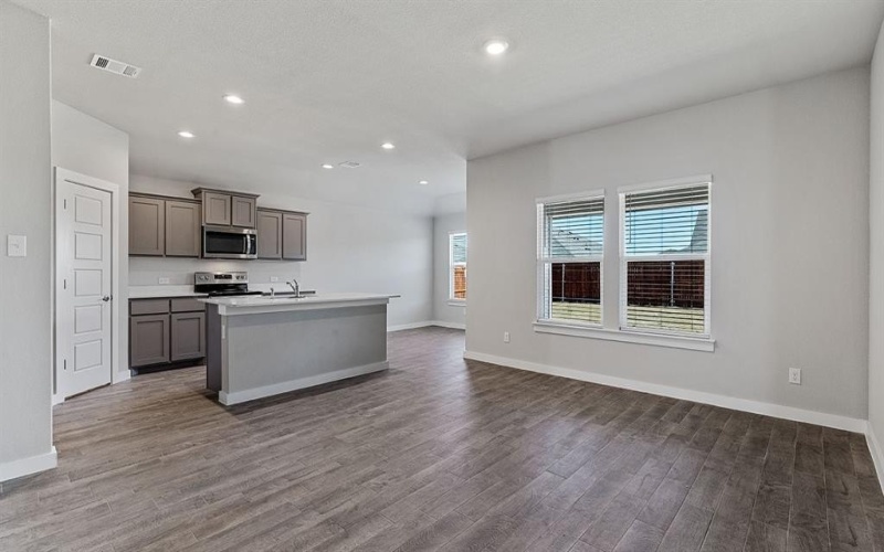 1745 REVERIE Road, Burleson, TX 76028, 4 Habitaciones Habitaciones , ,2 BañosBaños,Residential,En Venta,1745 REVERIE Road,0,21101349