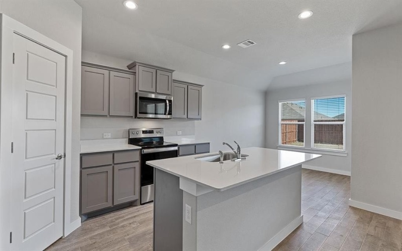 1745 REVERIE Road, Burleson, TX 76028, 4 Habitaciones Habitaciones , ,2 BañosBaños,Residential,En Venta,1745 REVERIE Road,0,21101349