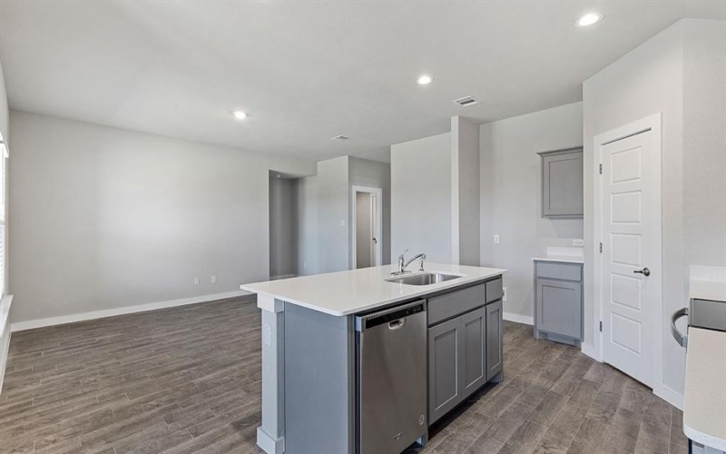 1745 REVERIE Road, Burleson, TX 76028, 4 Habitaciones Habitaciones , ,2 BañosBaños,Residential,En Venta,1745 REVERIE Road,0,21101349