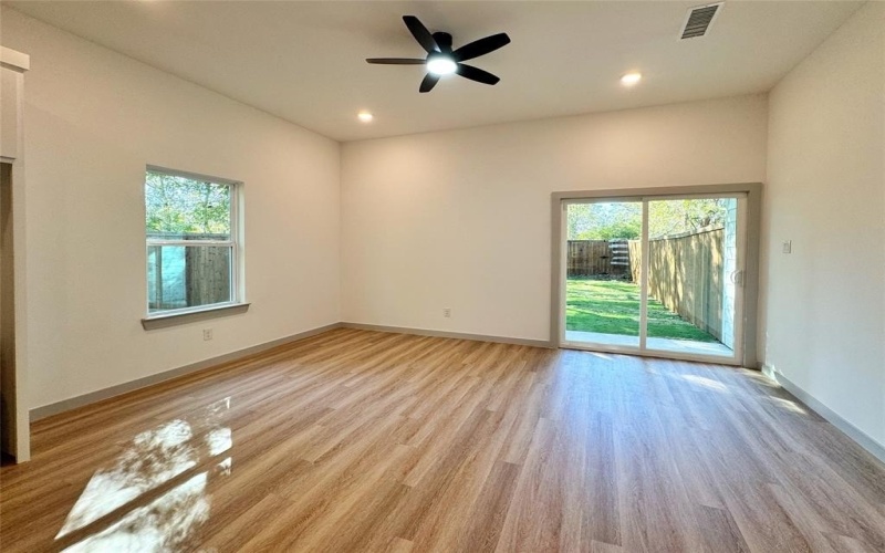 1509 Locust Street, Commerce, TX 75428, 6 Habitaciones Habitaciones , ,5 BañosBaños,Residential Multi Family,En Venta,1509 Locust Street,0,21101562