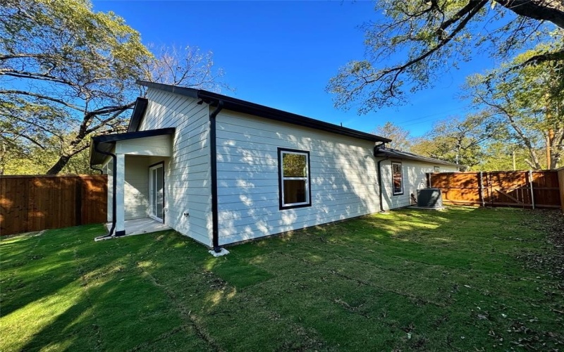 1509 Locust Street, Commerce, TX 75428, 6 Habitaciones Habitaciones , ,5 BañosBaños,Residential Multi Family,En Venta,1509 Locust Street,0,21101562