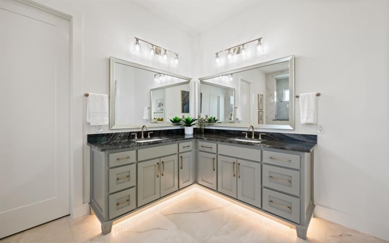 7061 The Resort Drive, Fort Worth, TX 76179, 5 Bedrooms Bedrooms, ,5 BathroomsBathrooms,Residential,For Sale,7061 The Resort Drive,0,21101793