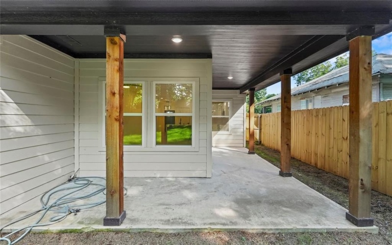 2227 Stoneman Street, Dallas, TX 75215, 4 Bedrooms Bedrooms, ,2 BathroomsBathrooms,Residential,For Sale,2227 Stoneman Street,0,21101870