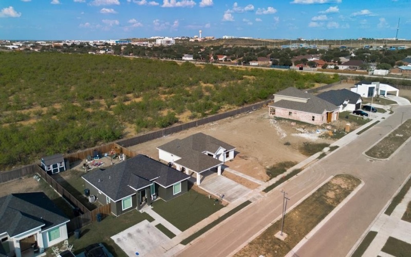 2853 Garden View Drive, Eagle Pass, TX 78852, 3 Bedrooms Bedrooms, ,2 BathroomsBathrooms,Residential,For Sale,2853 Garden View Drive,0,81813