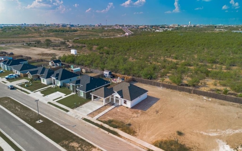 2853 Garden View Drive, Eagle Pass, TX 78852, 3 Bedrooms Bedrooms, ,2 BathroomsBathrooms,Residential,For Sale,2853 Garden View Drive,0,81813