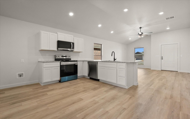 2013 Cottonwood Avenue, Wolfforth, TX 79382, 3 Bedrooms Bedrooms, ,2 BathroomsBathrooms,Residential,For Sale,2013 Cottonwood Avenue,0,202562538