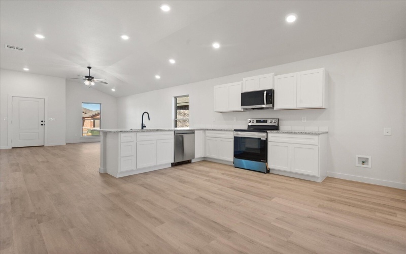 2010 Cottonwood Avenue, Wolfforth, TX 79382, 3 Bedrooms Bedrooms, ,2 BathroomsBathrooms,Residential,For Sale,2010 Cottonwood Avenue,0,202562540