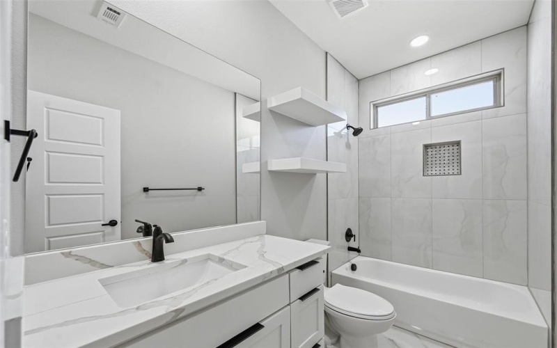 805 NE 31, Grand Prairie, TX 75050, 4 Habitaciones Habitaciones , ,2 BañosBaños,Residential,En Venta,805 NE 31,0,21097388