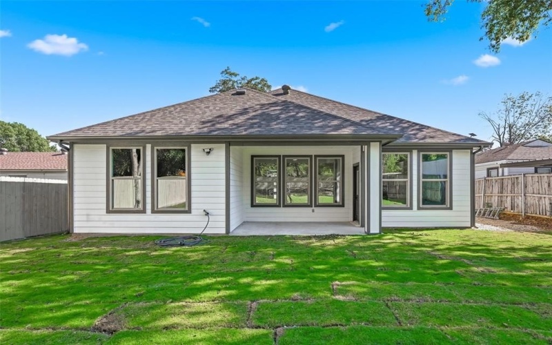 805 NE 31, Grand Prairie, TX 75050, 4 Habitaciones Habitaciones , ,2 BañosBaños,Residential,En Venta,805 NE 31,0,21097388