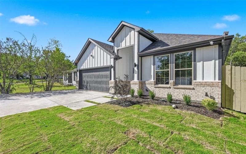 805 NE 31, Grand Prairie, TX 75050, 4 Habitaciones Habitaciones , ,2 BañosBaños,Residential,En Venta,805 NE 31,0,21097388