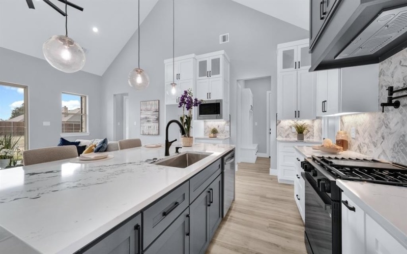 1000 Elevation Trail, Weatherford, TX 76087, 4 Bedrooms Bedrooms, ,5 BathroomsBathrooms,Residential,For Sale,1000 Elevation Trail,0,21100219