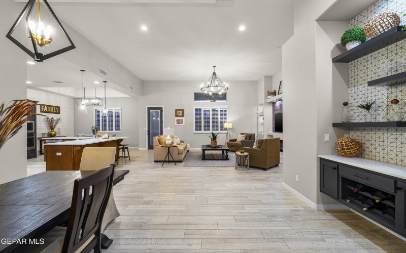 320 Emerald Rise Drive, El Paso, TX 79928, 4 Habitaciones Habitaciones , ,2 BañosBaños,Residential,En Venta,320 Emerald Rise Drive,0,933080