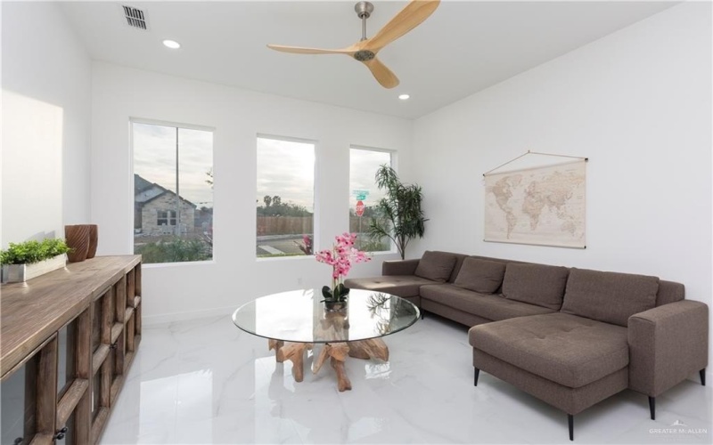 5703 N 44th Lane, McAllen, TX 78504, 3 Bedrooms Bedrooms, ,3 BathroomsBathrooms,Residential,For Sale,5703 N 44th Lane,0,486074