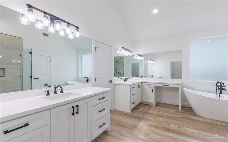 5706 N 44th Lane, McAllen, TX 78504, 3 Bedrooms Bedrooms, ,2 BathroomsBathrooms,Residential,For Sale,5706 N 44th Lane,0,486078