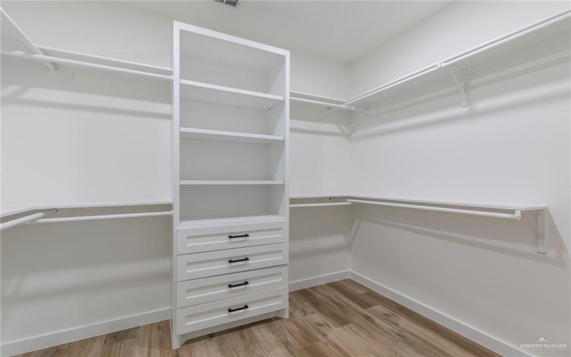 5706 N 44th Lane, McAllen, TX 78504, 3 Bedrooms Bedrooms, ,2 BathroomsBathrooms,Residential,For Sale,5706 N 44th Lane,0,486078