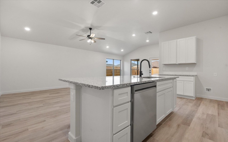 7212 8th Street, Lubbock, TX 79416, 4 Habitaciones Habitaciones , ,2 BañosBaños,Residential,En Venta,7212 8th Street,0,202562553