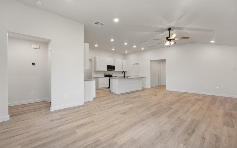 7212 8th Street, Lubbock, TX 79416, 4 Habitaciones Habitaciones , ,2 BañosBaños,Residential,En Venta,7212 8th Street,0,202562553