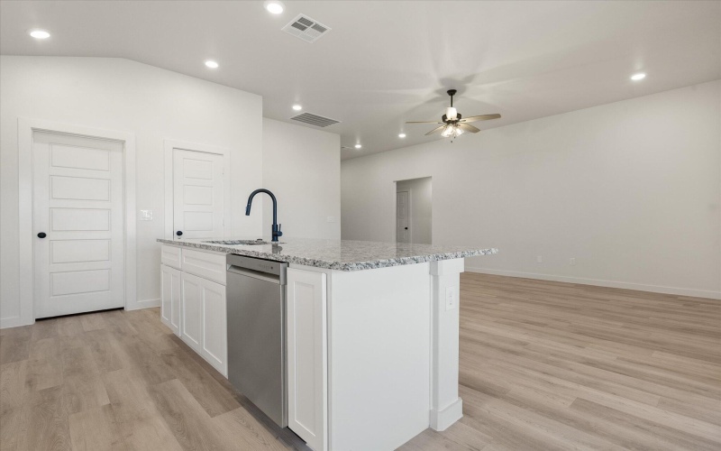 7208 8th Street, Lubbock, TX 79416, 3 Habitaciones Habitaciones , ,2 BañosBaños,Residential,En Venta,7208 8th Street,0,202562554