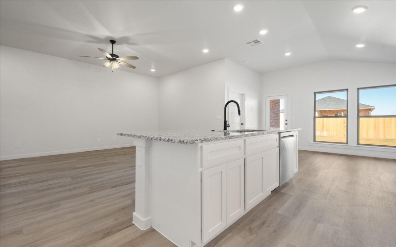 7208 8th Street, Lubbock, TX 79416, 3 Habitaciones Habitaciones , ,2 BañosBaños,Residential,En Venta,7208 8th Street,0,202562554