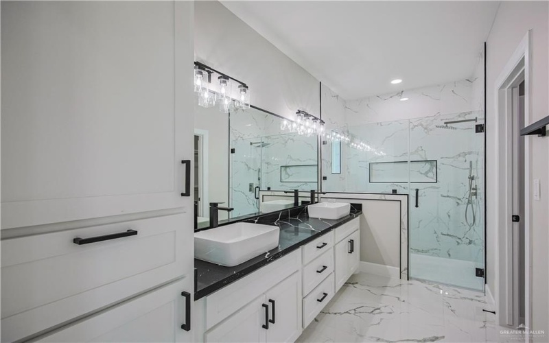 8038 N 51st Street, McAllen, TX 78504, 3 Bedrooms Bedrooms, ,2 BathroomsBathrooms,Residential,For Sale,8038 N 51st Street,470371