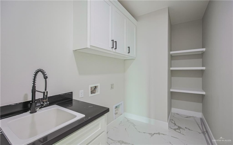 8038 N 51st Street, McAllen, TX 78504, 3 Bedrooms Bedrooms, ,2 BathroomsBathrooms,Residential,For Sale,8038 N 51st Street,470371