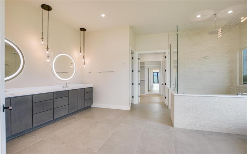 109 Island Court, Horseshoe Bay, TX 78657, 4 Bedrooms Bedrooms, ,5 BathroomsBathrooms,Residential,For Sale,109 Island Court,0,21102441