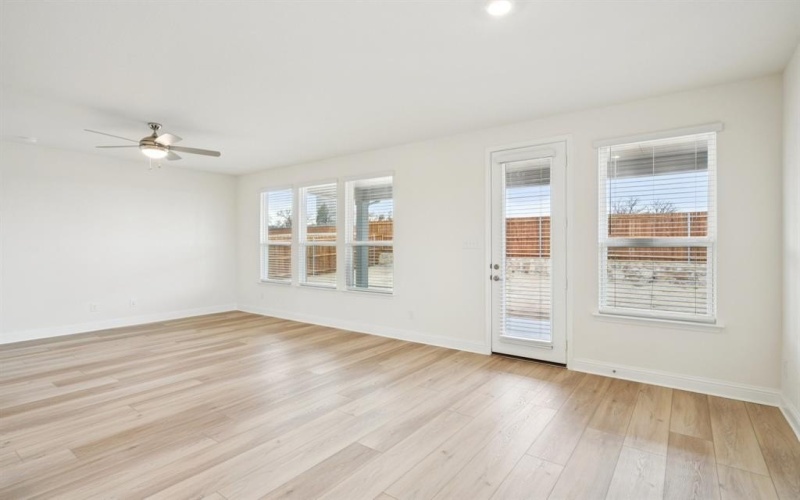 2724 Goldfinch Drive, Denton, TX 76205, 4 Habitaciones Habitaciones , ,2 BañosBaños,Residential,En Venta,2724 Goldfinch Drive,0,21102679