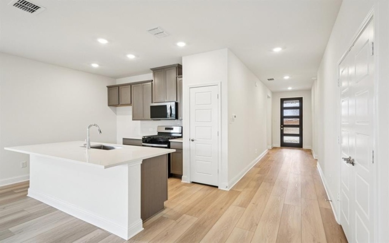 2724 Goldfinch Drive, Denton, TX 76205, 4 Habitaciones Habitaciones , ,2 BañosBaños,Residential,En Venta,2724 Goldfinch Drive,0,21102679