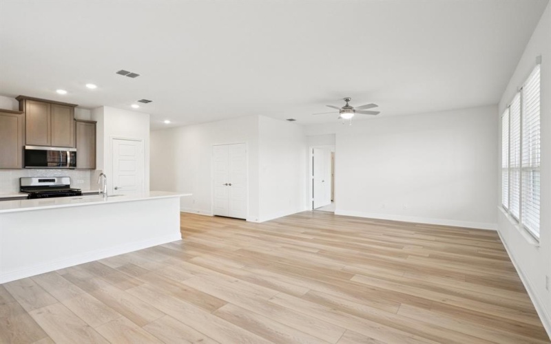 2724 Goldfinch Drive, Denton, TX 76205, 4 Habitaciones Habitaciones , ,2 BañosBaños,Residential,En Venta,2724 Goldfinch Drive,0,21102679