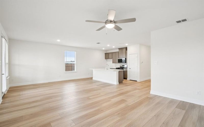 2724 Goldfinch Drive, Denton, TX 76205, 4 Habitaciones Habitaciones , ,2 BañosBaños,Residential,En Venta,2724 Goldfinch Drive,0,21102679