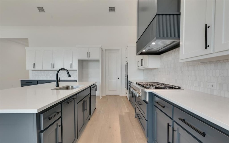 814 Montrose Drive, Rockwall, TX 75087, 4 Bedrooms Bedrooms, ,5 BathroomsBathrooms,Residential,For Sale,814 Montrose Drive,0,21103003