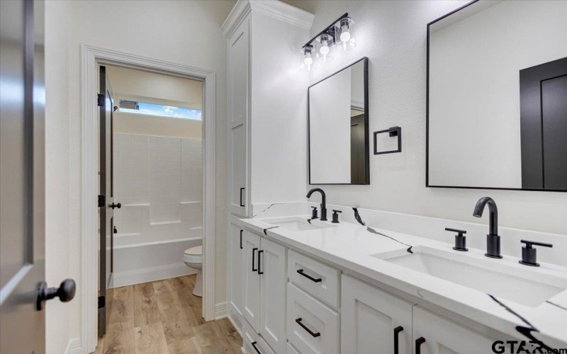 11918 Tara Ln, Lindale, TX 75771, 4 Bedrooms Bedrooms, ,2 BathroomsBathrooms,Residential,For Sale,11918 Tara Ln,0,25016138