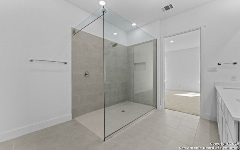 5492 Paschal Park, New Braunfels, TX 78132, 5 Bedrooms Bedrooms, ,5 BathroomsBathrooms,Residential,For Sale,5492 Paschal Park,0,1920424