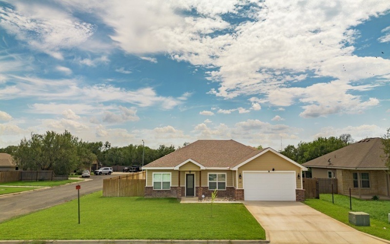 68 Sunday Ct, Uvalde, TX 78801, 3 Habitaciones Habitaciones , ,2 BañosBaños,Residential,En Venta,68 Sunday Ct,0,81829