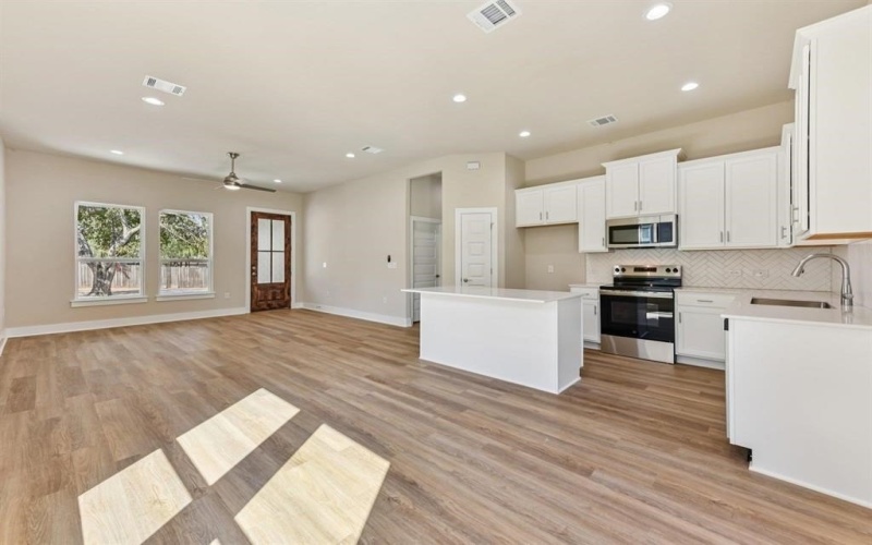 639 Magnolia Lane, Cottonwood Shores, TX 78657, 3 Habitaciones Habitaciones , ,2 BañosBaños,Residential,En Venta,639 Magnolia Lane,0,175577