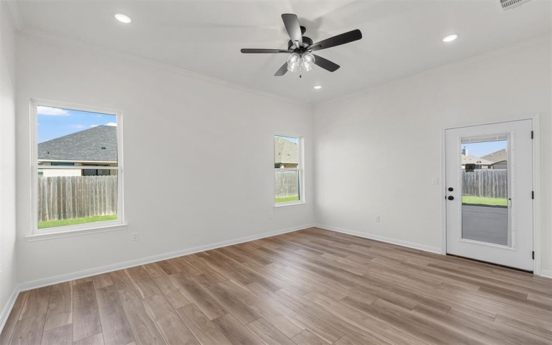 916 Morgan Street, Hewitt, TX 76643, 5 Bedrooms Bedrooms, ,3 BathroomsBathrooms,Residential,For Sale,916 Morgan Street,0,21102548