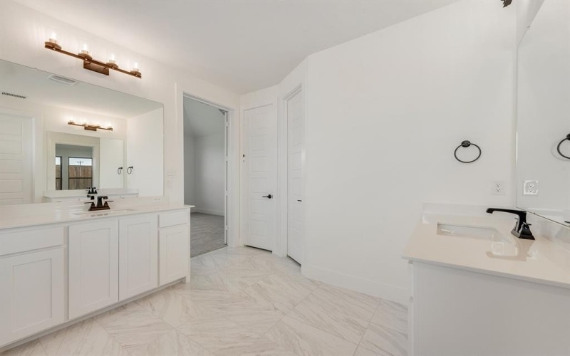 16438 Pelican Hill Lane, Frisco, TX 75033, 4 Habitaciones Habitaciones , ,5 BañosBaños,Residential,En Venta,16438 Pelican Hill Lane,0,21103577