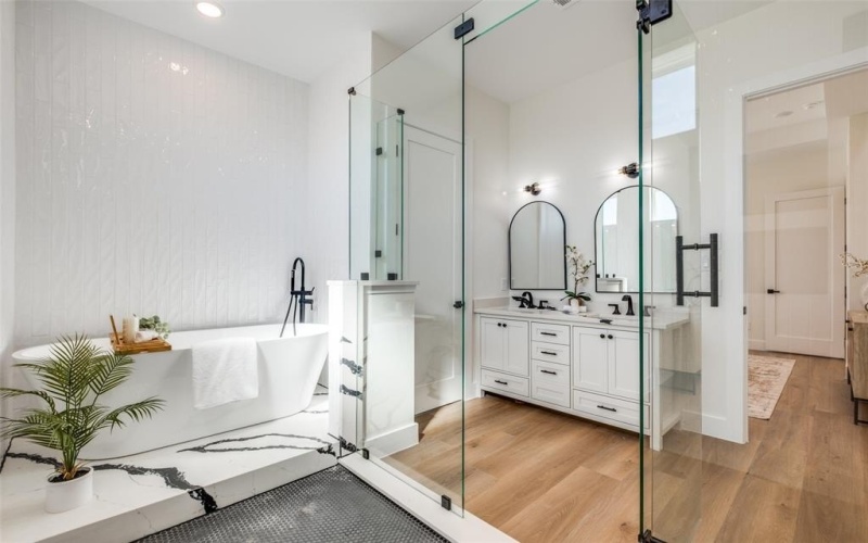 2415 Meyers Street, Dallas, TX 75215, 3 Habitaciones Habitaciones , ,2 BañosBaños,Residential,En Venta,2415 Meyers Street,0,21103829