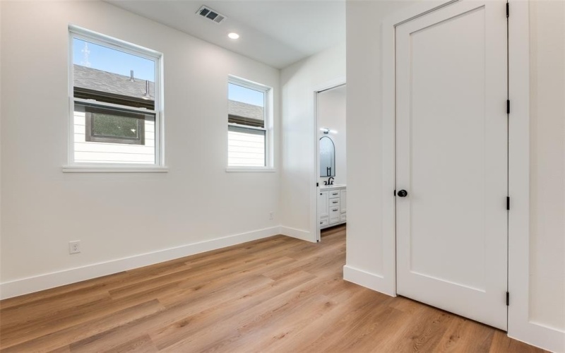 2415 Meyers Street, Dallas, TX 75215, 3 Habitaciones Habitaciones , ,2 BañosBaños,Residential,En Venta,2415 Meyers Street,0,21103829