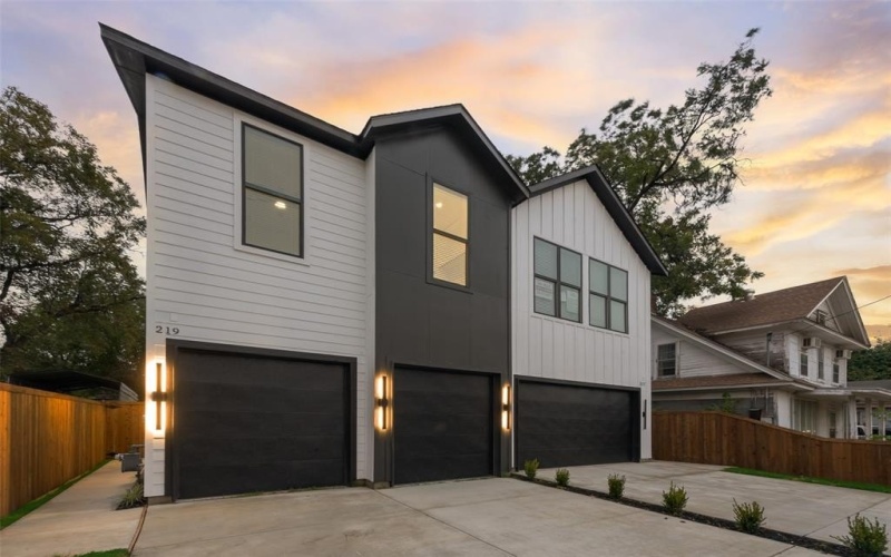 217 W Yarmouth Street, Dallas, TX 75208, 3 Habitaciones Habitaciones , ,2 BañosBaños,Residential,En Venta,217 W Yarmouth Street,0,21104185