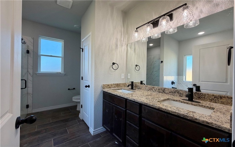 2565 Cedar Glen Drive, Belton, TX 76513, 5 Habitaciones Habitaciones , ,2 BañosBaños,Residential,En Venta,2565 Cedar Glen Drive,0,596792