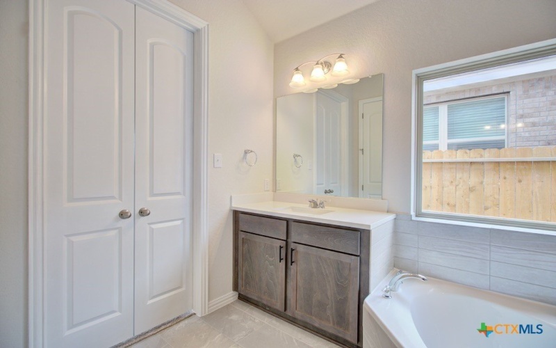 8016 Trail Grant, Schertz, TX 78154, 5 Bedrooms Bedrooms, ,5 BathroomsBathrooms,Residential,For Sale,8016 Trail Grant,0,597034