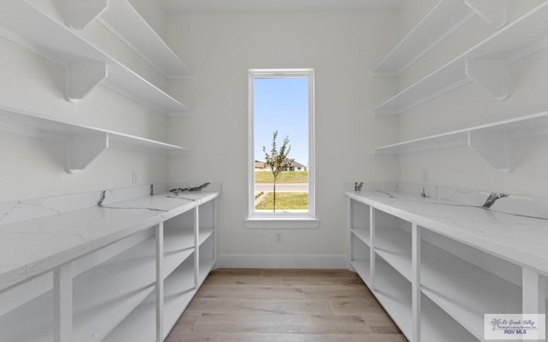 1305 THACKER LANE, HARLINGEN, TX 78552, 4 Habitaciones Habitaciones , ,3 BañosBaños,Residential,En Venta,1305 THACKER LANE,0,29763218