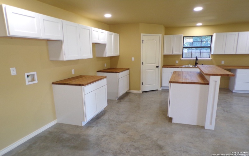 705 W Cargile, Uvalde, TX 78801, 3 Bedrooms Bedrooms, ,2 BathroomsBathrooms,Residential,For Sale,705 W Cargile,0,1920754